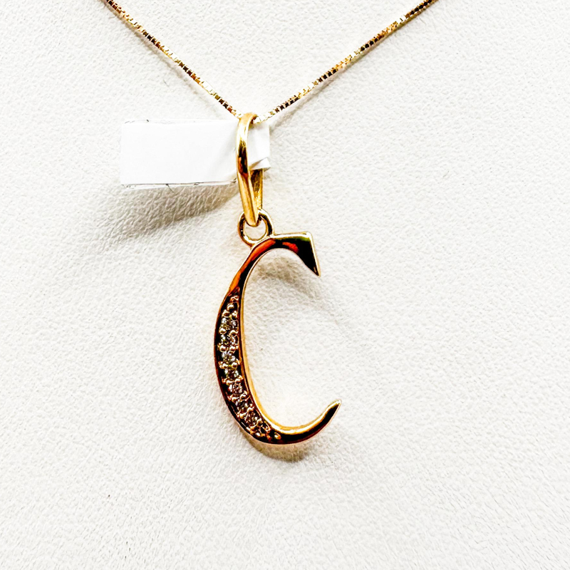 Dije Letra C de Oro 18K